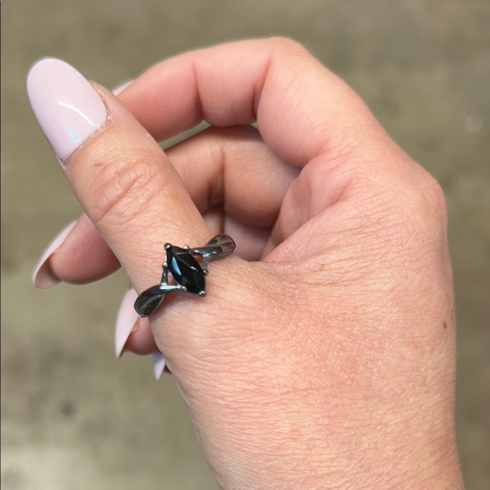 Vintage Avon Sterling Silver Black Onyx Ring